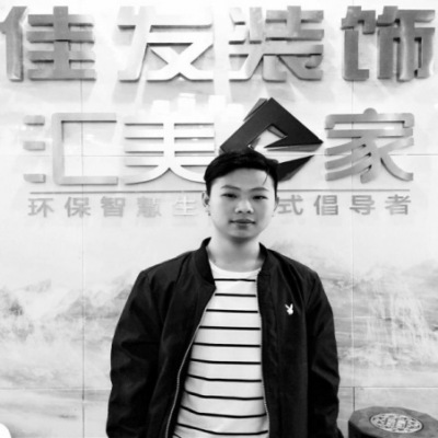設計師：黃宇